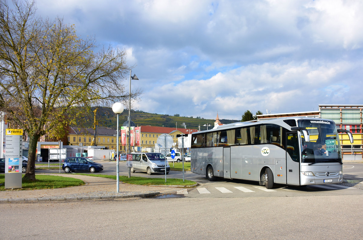 Mercedes Tourismo von Szalaibusz.hu in Krems.