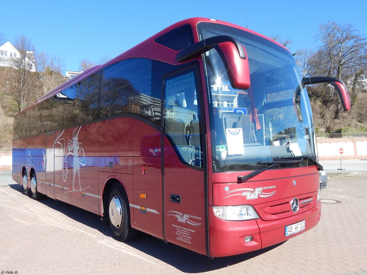 Mercedes Tourismo von WF-Reisen aus Deutschland im Stadthafen Sassnitz.