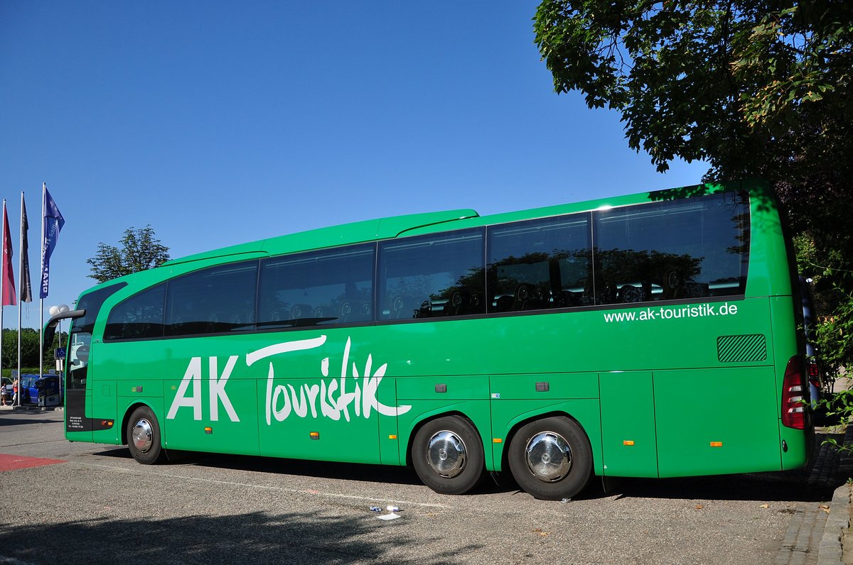 Mercedes Travego von AK Touristik aus der BRD in Krems gesehen.