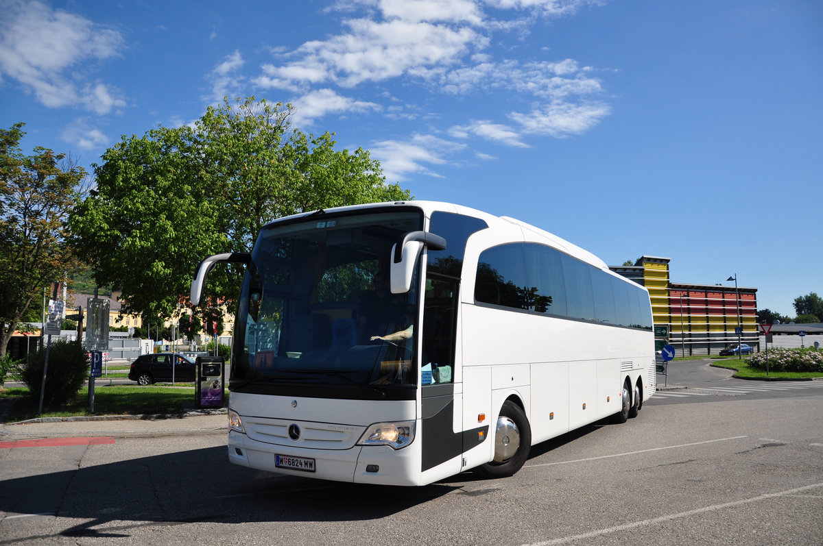 Mercedes Travego aus Wien in Krems gesehen.