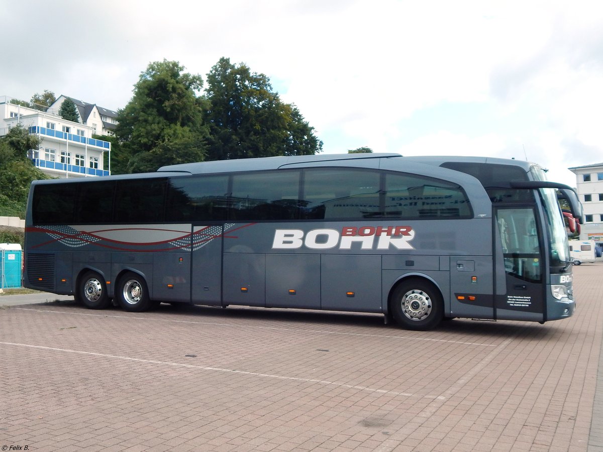 Mercedes Travego von Bohr aus Deutschland im Stadthafen Sassnitz.