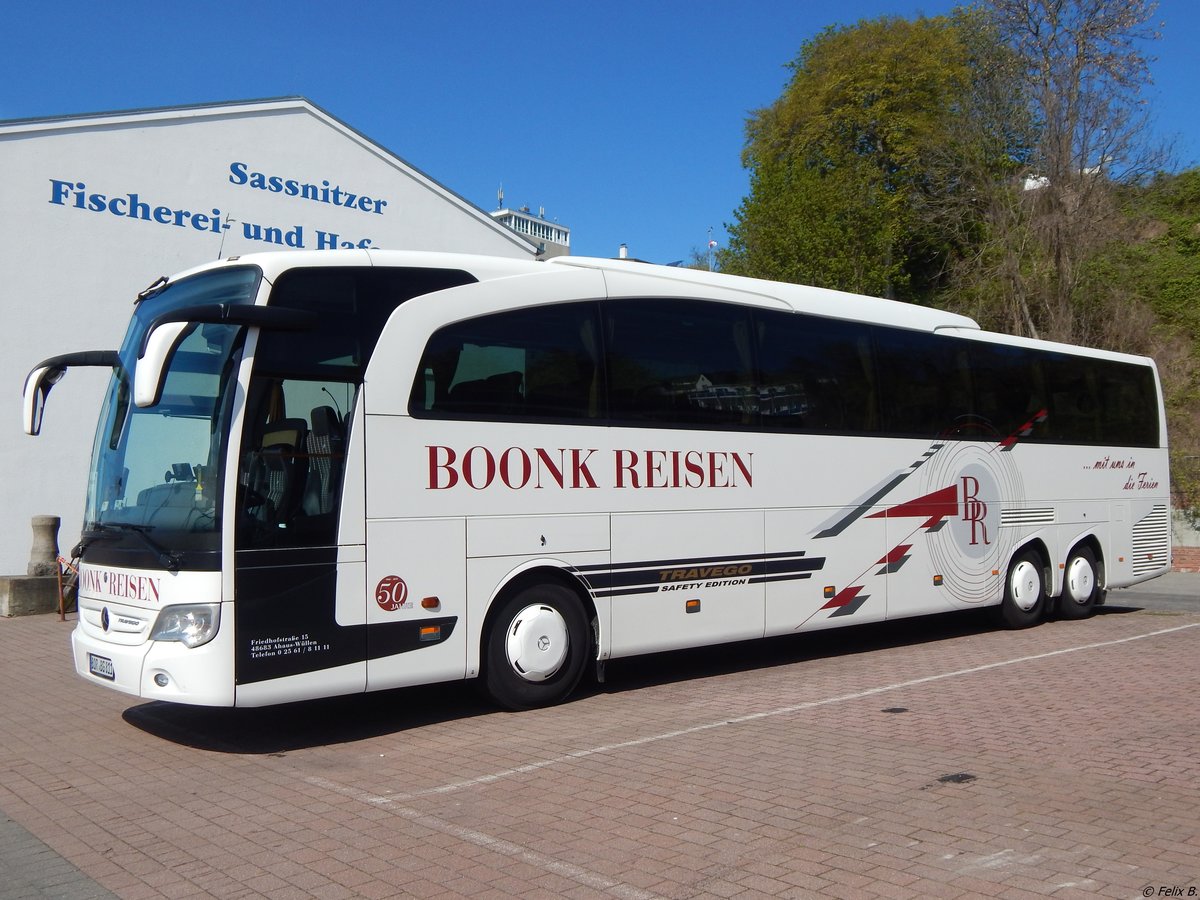 Mercedes Travego von Boonk Reisen aus Deutschland im Stadthafen Sassnitz.