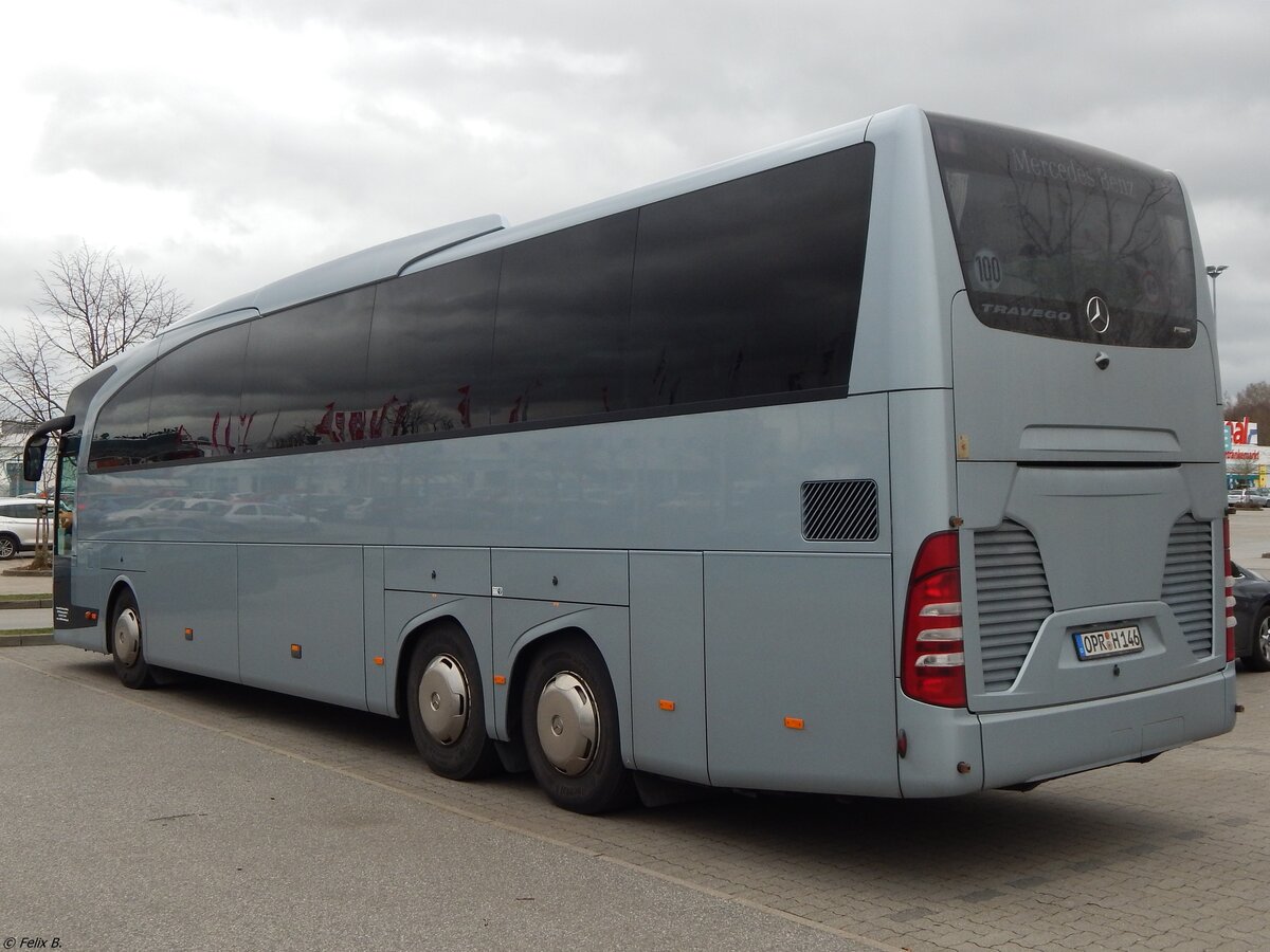 Mercedes Travego von Bustouristik & Reederei Halbeck aus Deutschland in Neubrandenburg.