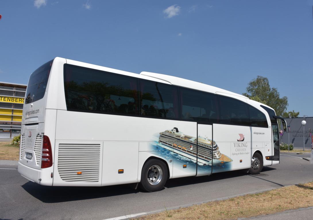 Mercedes Travego von Eichberger Reisen aus der BRD 06/2017 in Krems.