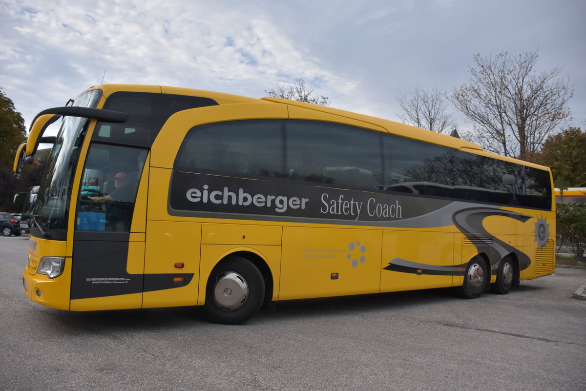 Mercedes Travego von Eichberger Reisen aus der BRD 09/2017 in Krems.