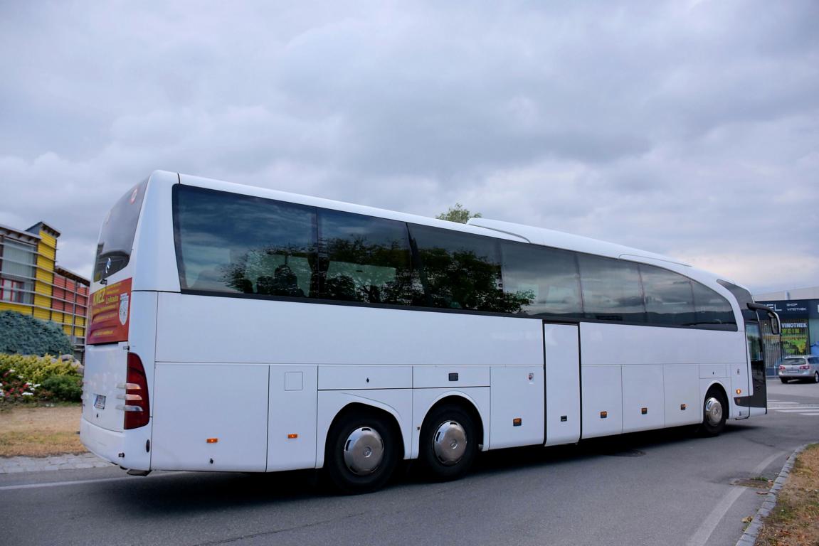 Mercedes Travego von der Fa. Knetz aus Wien 2017 in Krems.