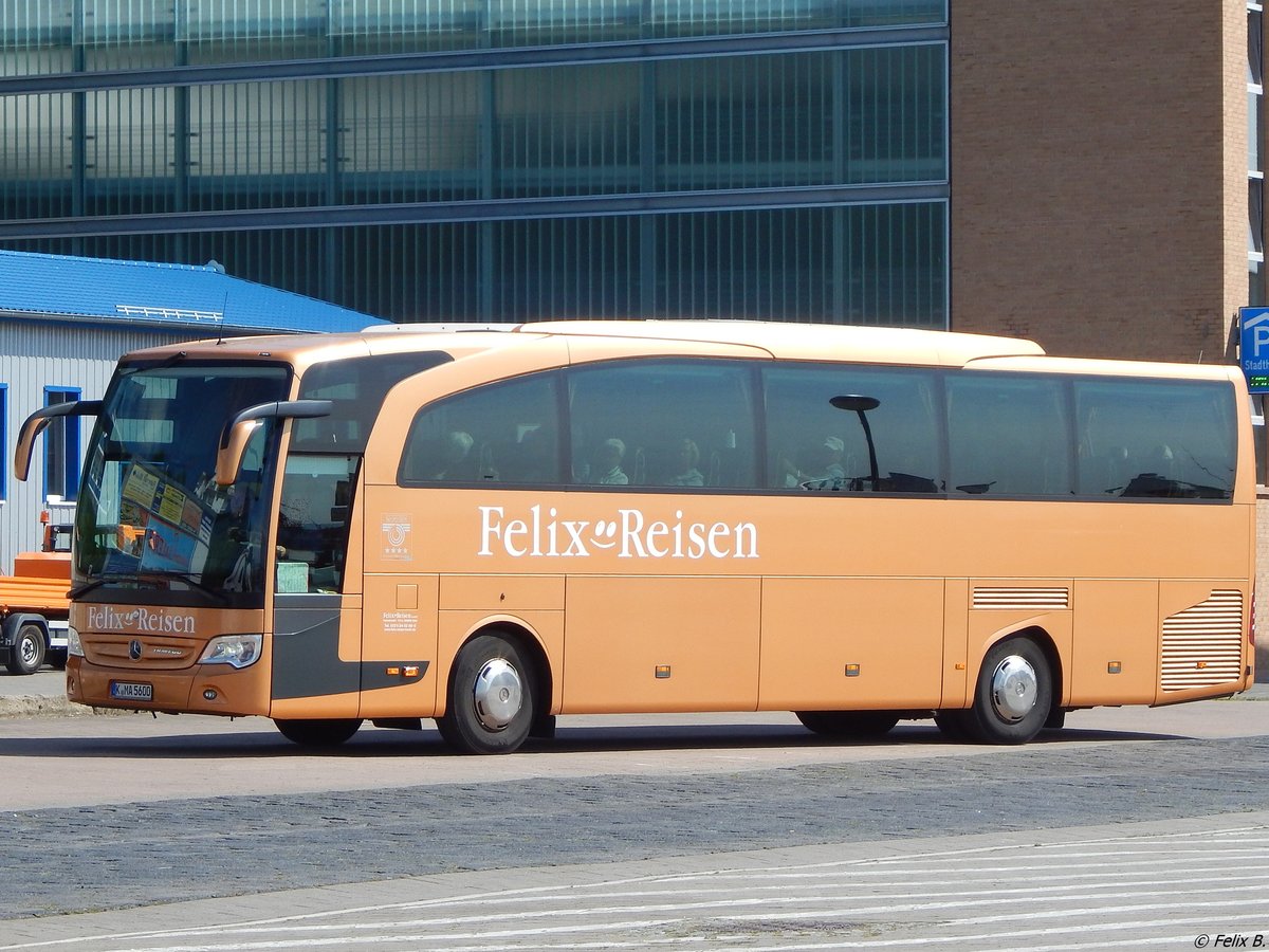 Mercedes Travego von Felix-Reisen aus Deutschland im Stadthafen Sassnitz.