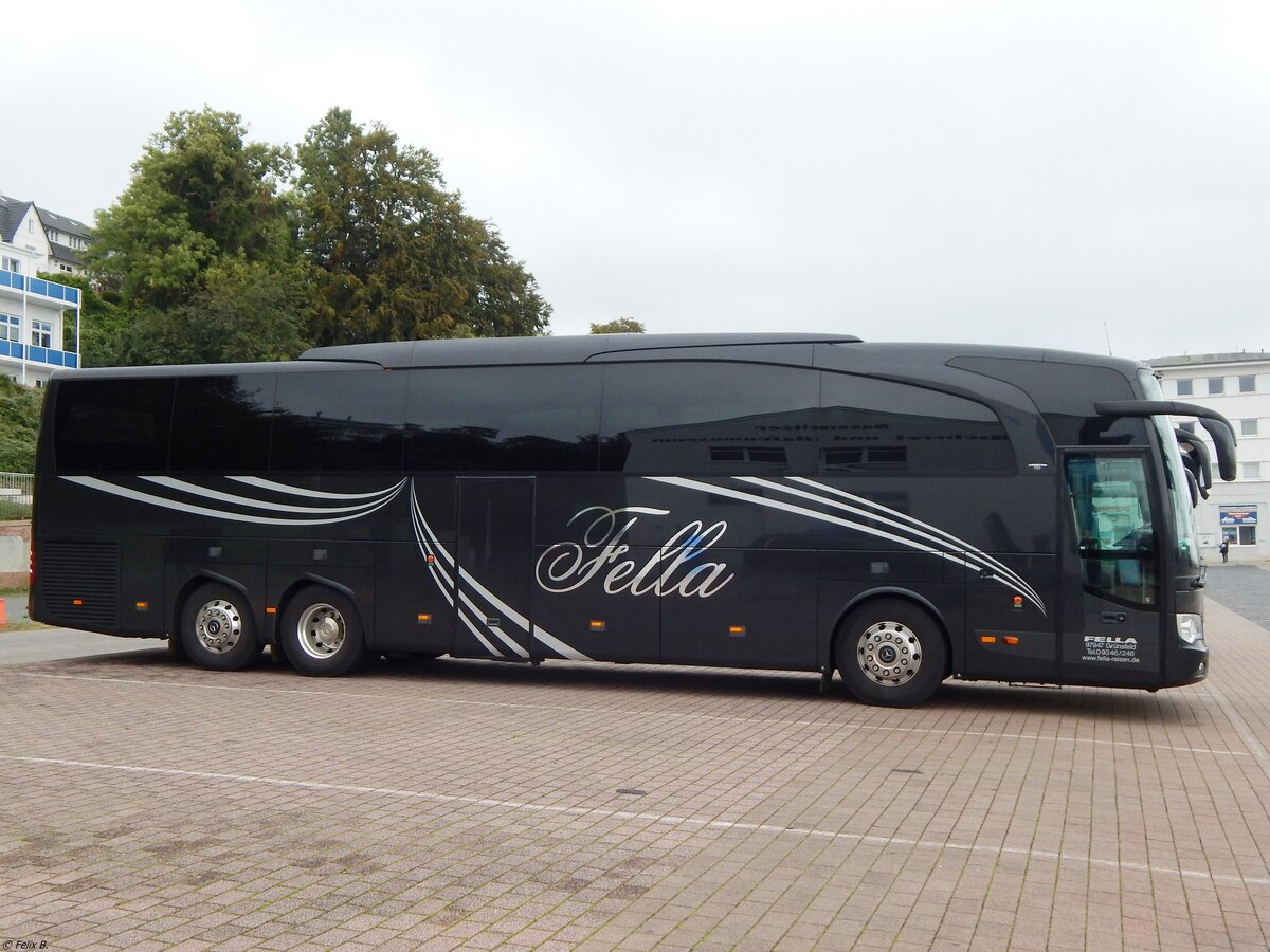 Mercedes Travego von Fella aus Deutschland im Stadthafen Sassnitz.