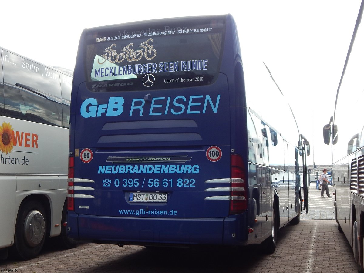 Mercedes Travego von GFB-Reisen aus Deutschland im Stadthafen Sassnitz. 