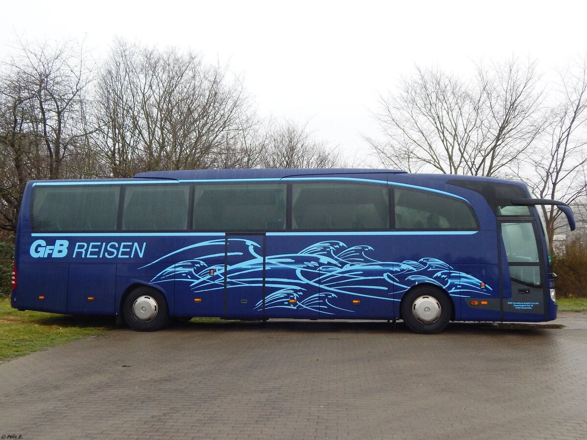 Mercedes Travego von GFB-Reisen aus Deutschland in Sassnitz.