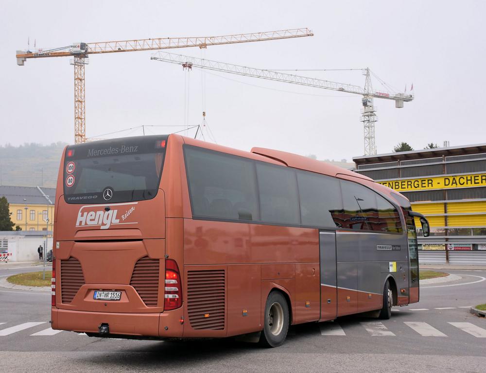 Mercedes Travego von HENGEL Reisen aus der BRD 10/2017 in Krems.