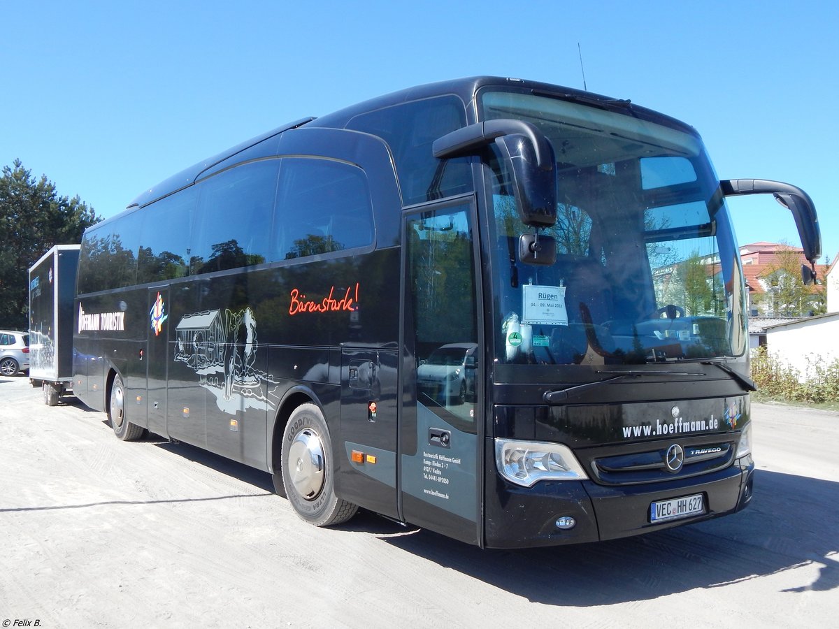 Mercedes Travego von Höffmann Touristik aus Deutschland mit Anhänger in Binz. 