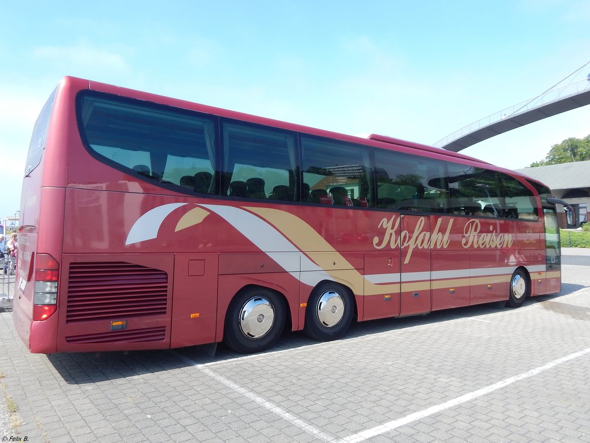 Mercedes Travego von Kofahl Reisen aus Deutschland im Stadthafen Sassnitz.