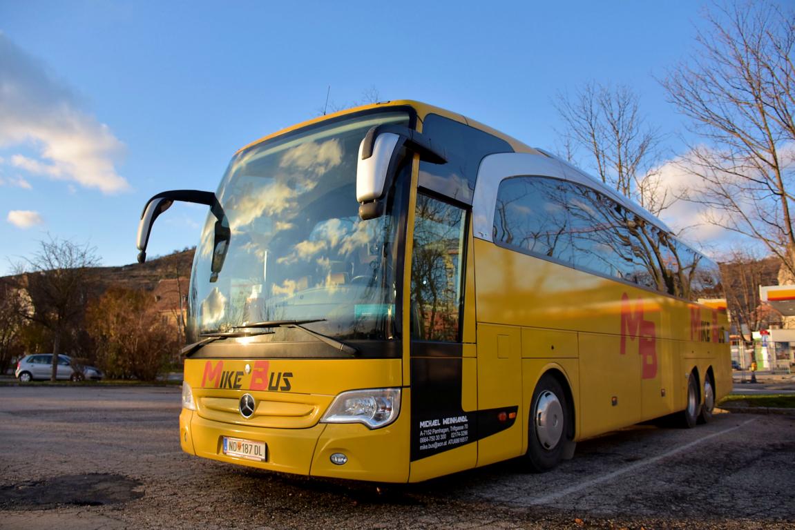 Mercedes Travego von Michael Weinhandl aus dem Burgenland/sterreich im Dez.2017 in Krems.