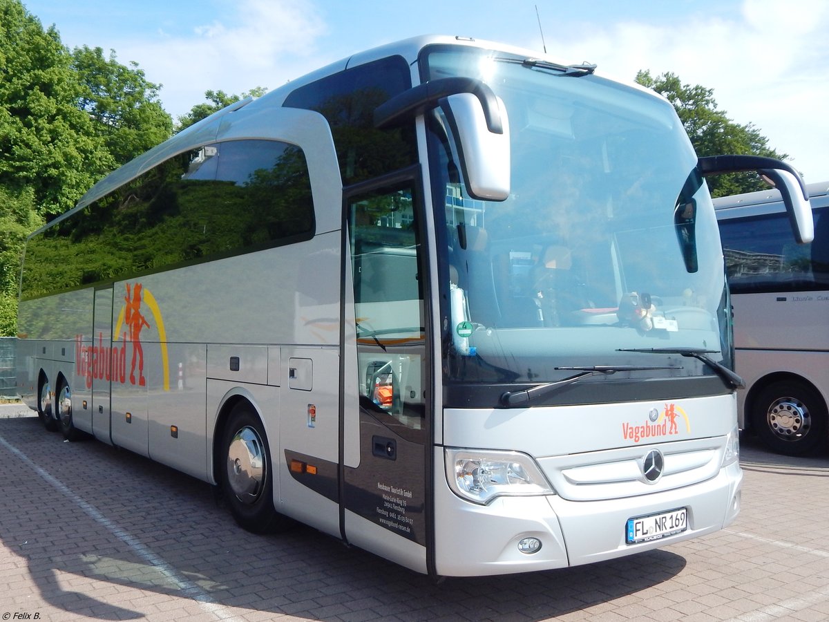 Mercedes Travego von Neubauer-Reisen aus Deutschland im Stadthafen Sassnitz. 