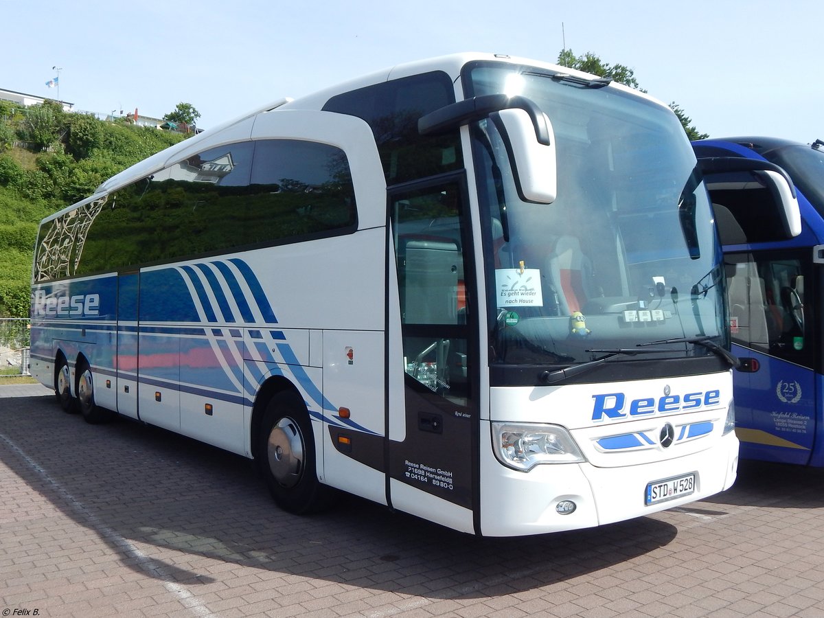 Mercedes Travego von Reese Reisen aus Deutschland im Stadthafen Sassnitz. 