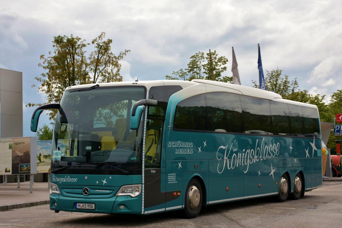 Mercedes Travego von Schrnig Reisen aus der BRD 2018 in Krems gesehen.