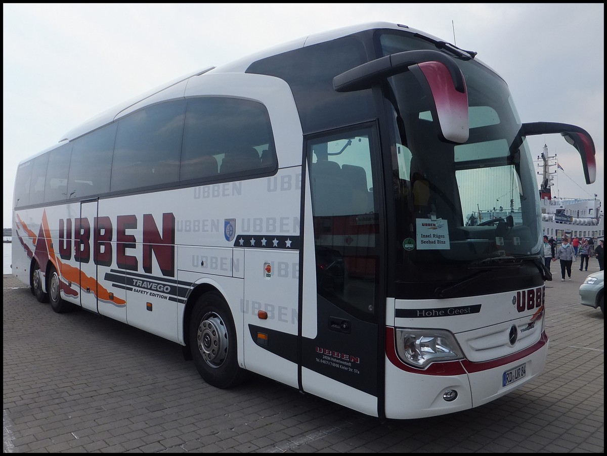 Mercedes Travego von Ubben aus Deutschland im Stadthafen Sassnitz.