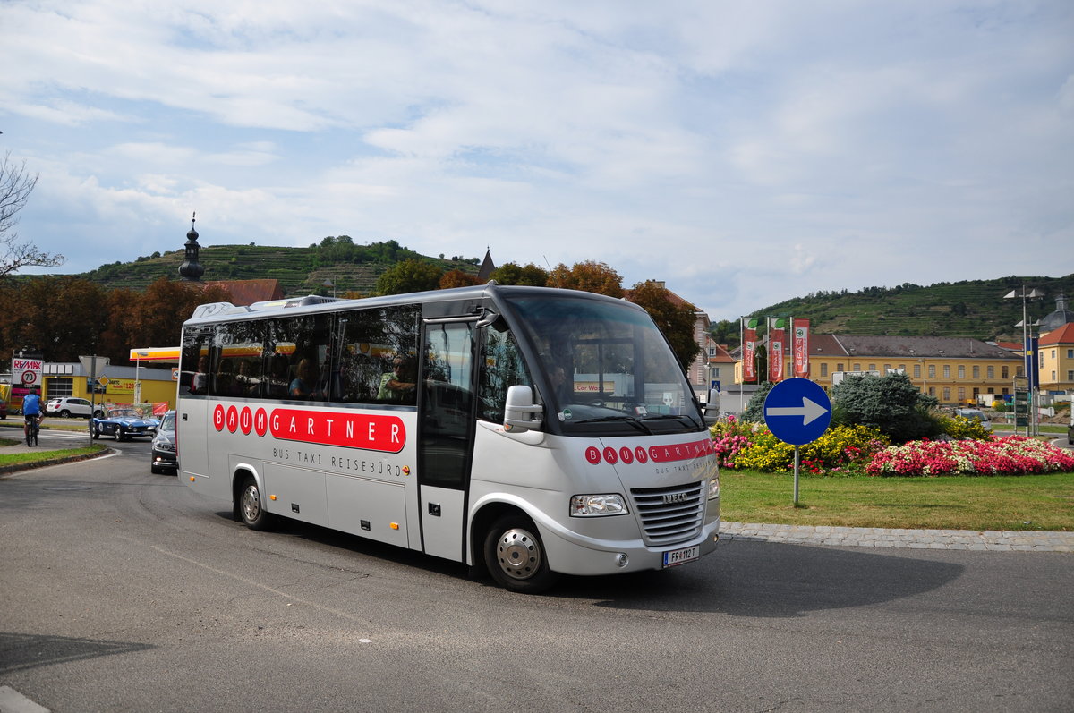 Midi Bus IVECO Daily 3.0 von Baumgartner Reisen aus sterreich in Krems gesehen.