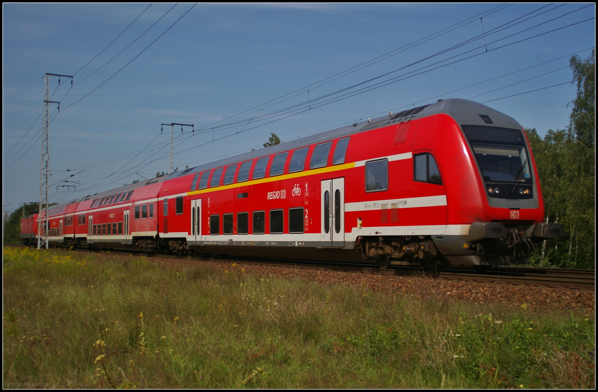 Mit dem Steuerwagen 86-35 003-2 DABpbzfa 764.0 ging es für den RE3 Eberswalde auf Dienstfahrt durch die Berliner Wuhlheide. Geschoben hat 112 122.