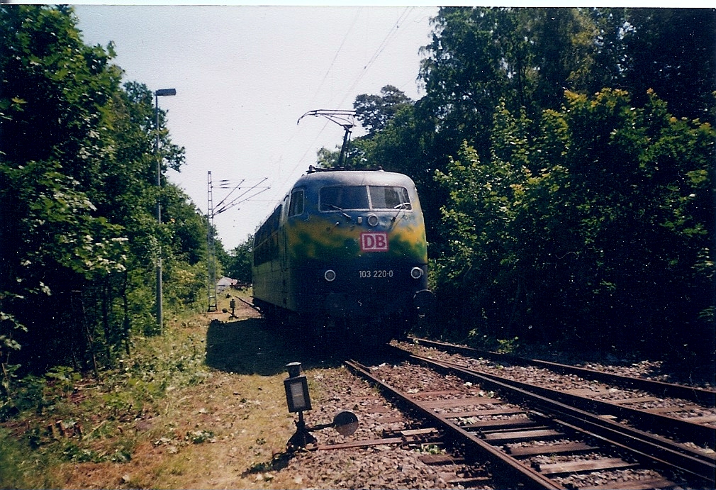 Mit dem Urlaubsexpress aus Düsseldorf kam 103 220 nach Binz.