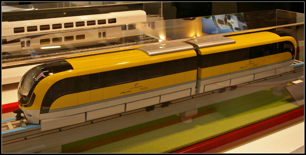 Model of Incheon International Airport MAGLEV.

Am Messestand von Hyundai Rotem war das Modell der Magnetbahn für die Incheon Int'l Airport Corporation in Korea auf der InnoTrans 2014 in Berlin ausgestellt.

Webseite Hersteller (english): https://www.hyundai-rotem.co.kr/Eng/Business/Rail/Business_Record_View.asp?brid=67
