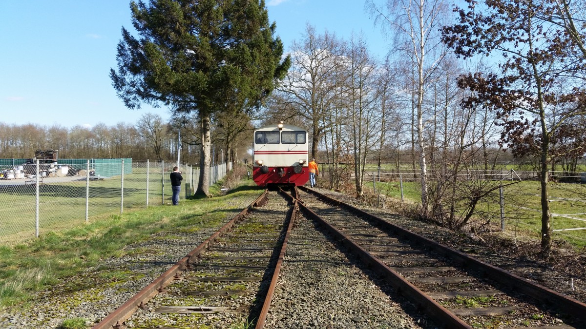 Museumseisenbahn Friesoythe-Cloppenburg die 130er Gmeinder beim Umsetzen in Friesoythe