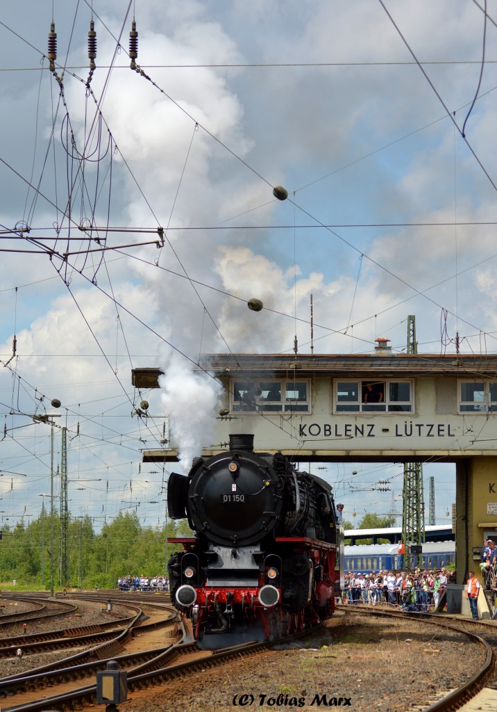 Nach einem langen Pfiff fuhr die 01 150 weiter. Aufgenommen beim Sommerfest am 13.06.2015