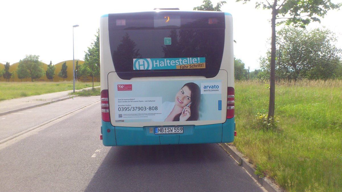 ......NB SW 559 hat seit einigen Tagen eine neue Werbung erhalten und zwar die vom Callcenter Arvato Bertelsmann...... also bleibt dieser Citaro mindestens noch ein Jahr im Unternehmen dachte eigentlich das er dieses Jahr ausgemustert wird