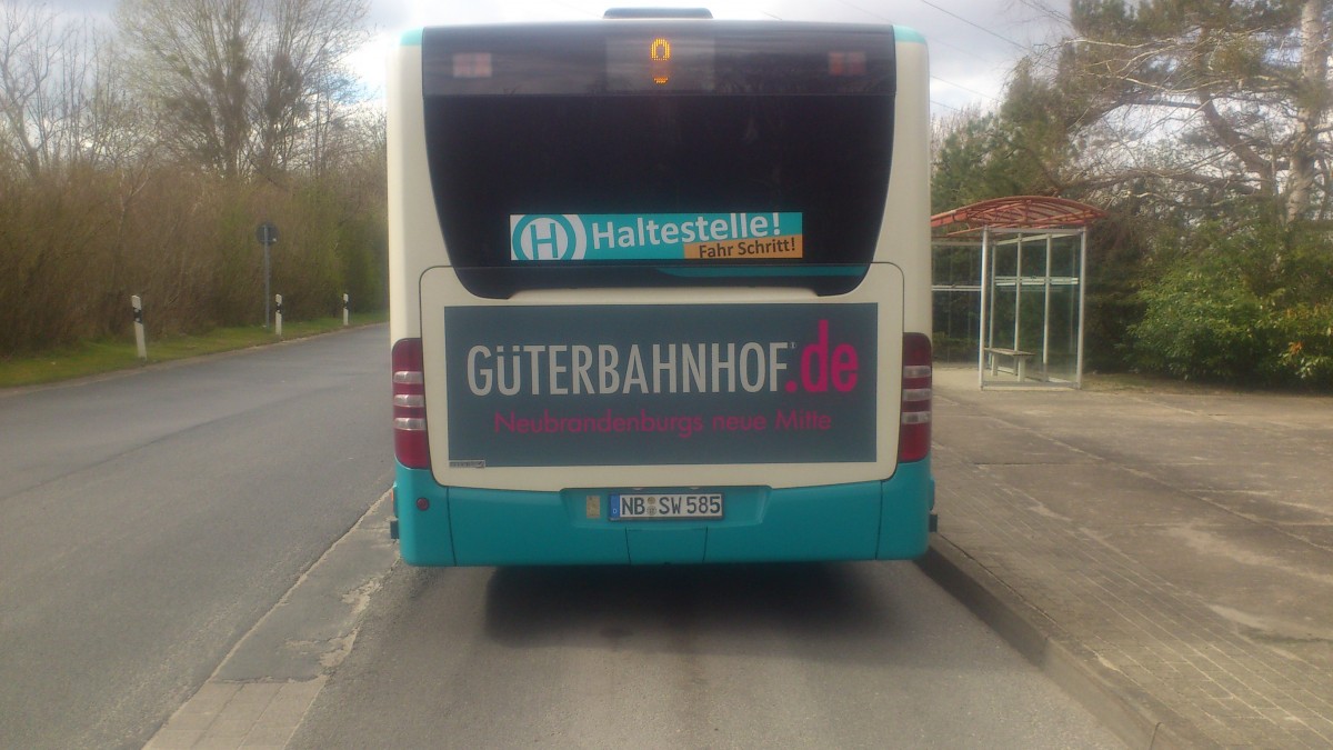 ...NB SW 585 am heck haben alle das gleiche bekommen 
...aber schon das neue Banner  Fahr Schritt!  am Heck was jetzt an allen Citaro angebracht ist