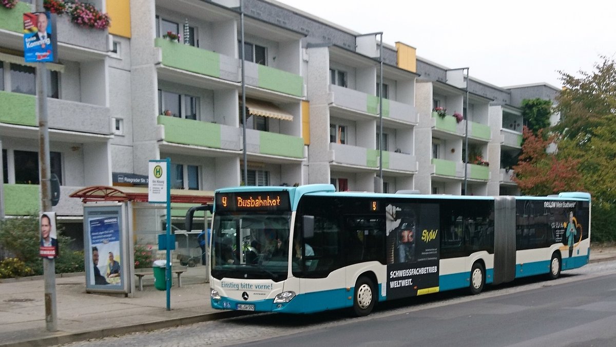 ....NB SW 592 im September 2017 auf der Linie 9 dieser C2 der Stadtwerke Neubrandenburg und seinen aktuellen Traffic Board 