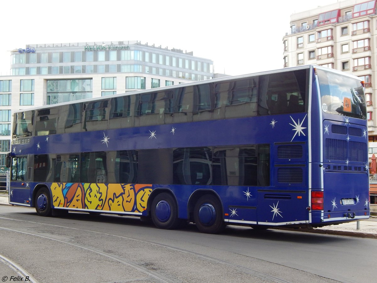 Neoplan Centroliner N4426 von Prima Klima Reisen aus Deutschland in Berlin. 