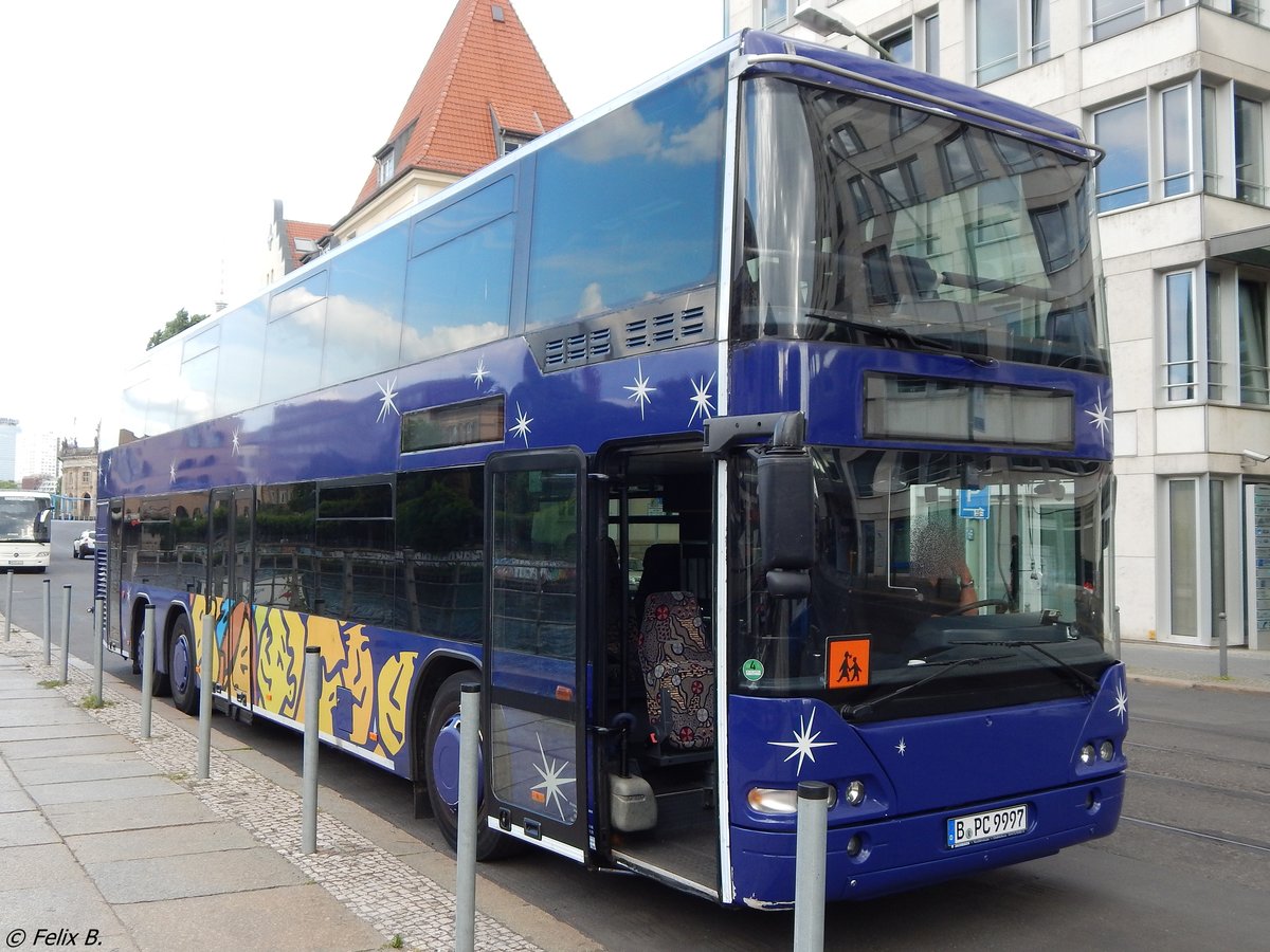 Neoplan Centroliner N4426 von Prima Klima Reisen aus Deutschland in Berlin. 