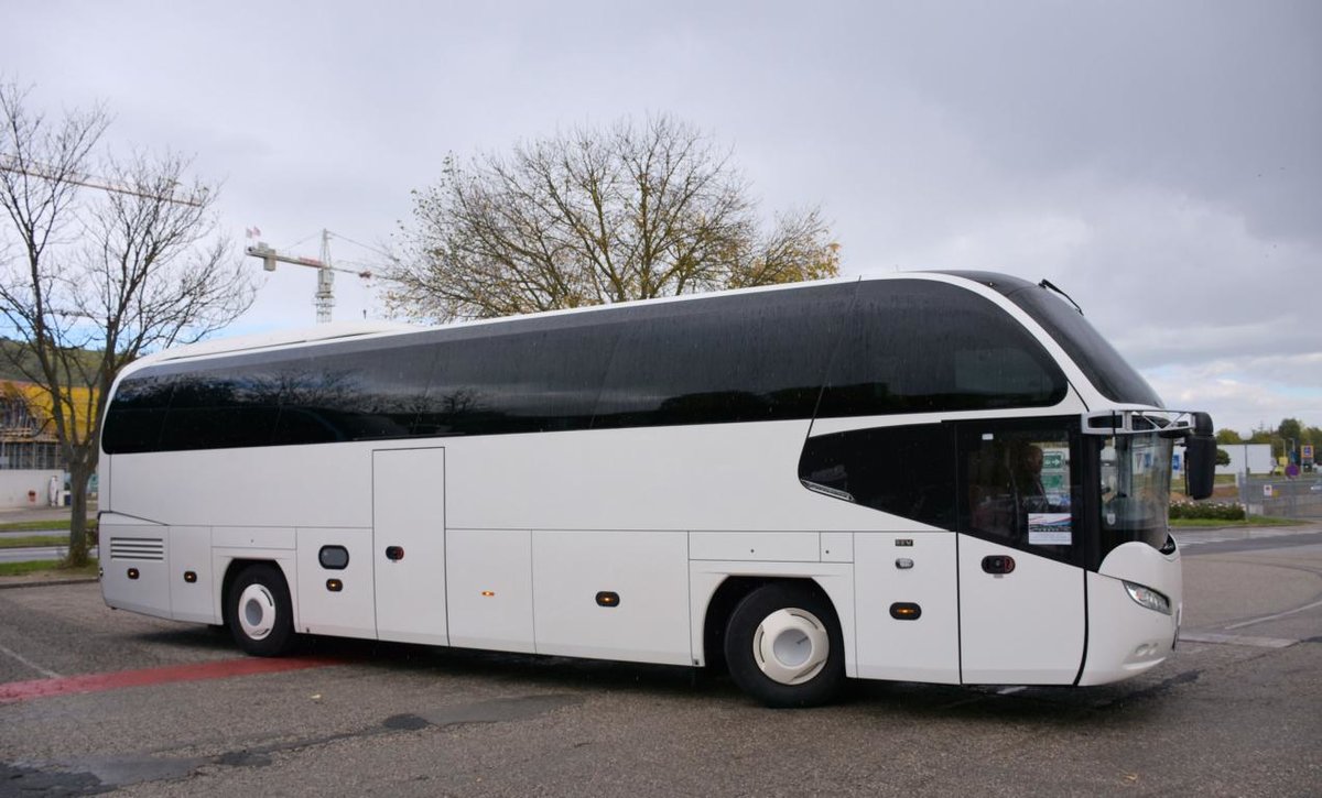 Neoplan Cityliner aus Obersterreich 10/2017 in Krems.