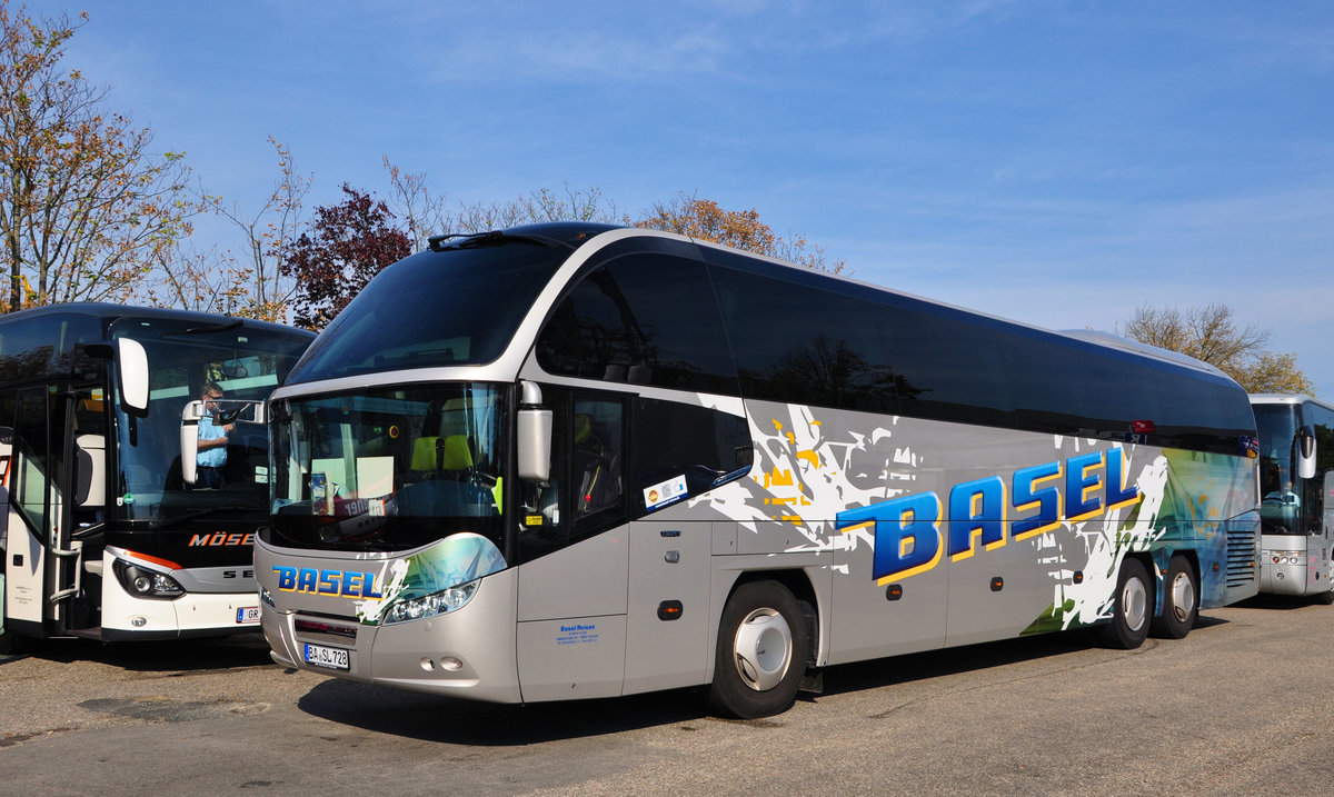 Neoplan Cityliner von Basel Reisen aus der BRD in Krems.