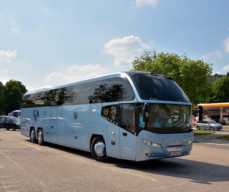 Neoplan Cityliner von Cvrnjck Reisen + Reisebro aus sterreich im Mai 2018 in Krems.