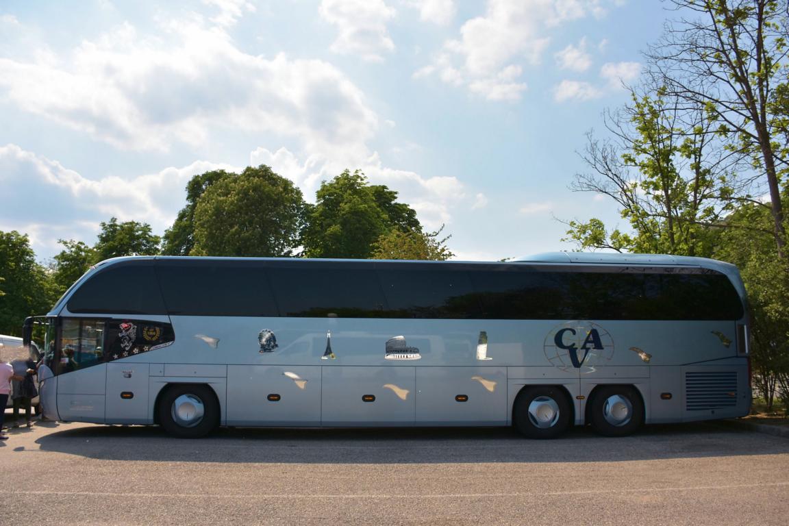 Neoplan Cityliner von Cvrnjck Reisen + Reisebro aus sterreich im Mai 2018 in Krems.