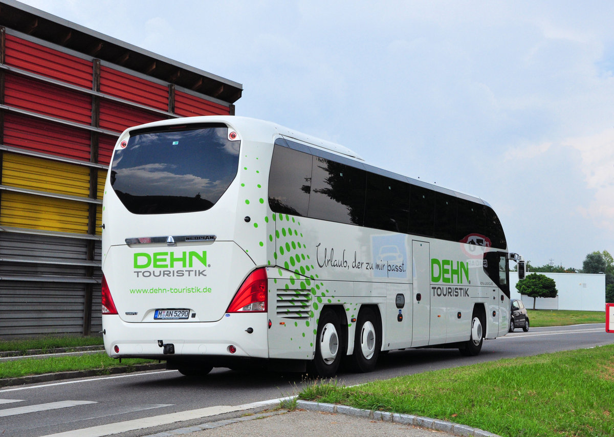 Neoplan Cityliner von de DEHN Touristik aus der BRD in Krems gesehen.