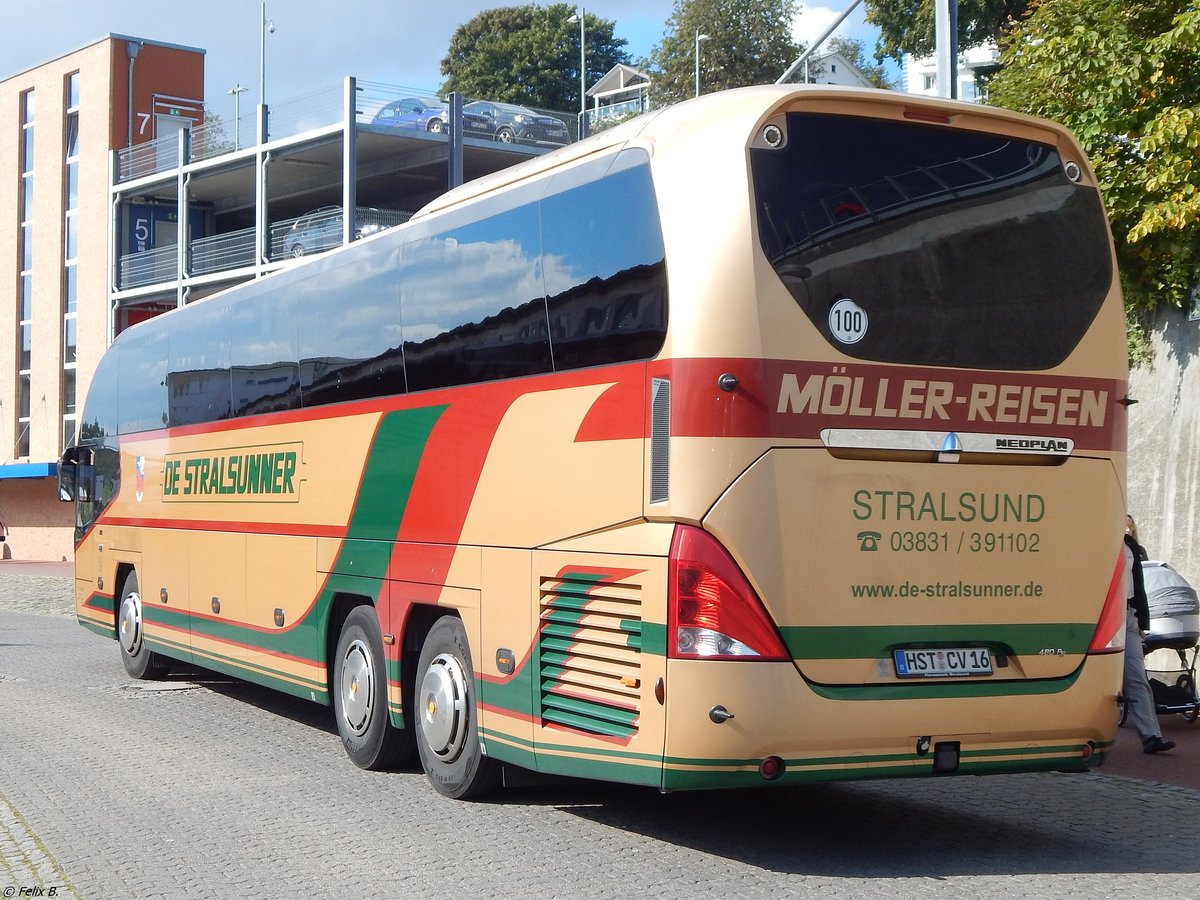 Neoplan Cityliner von De Stralsunner aus Deutschland im Stadthafen Sassnitz. 