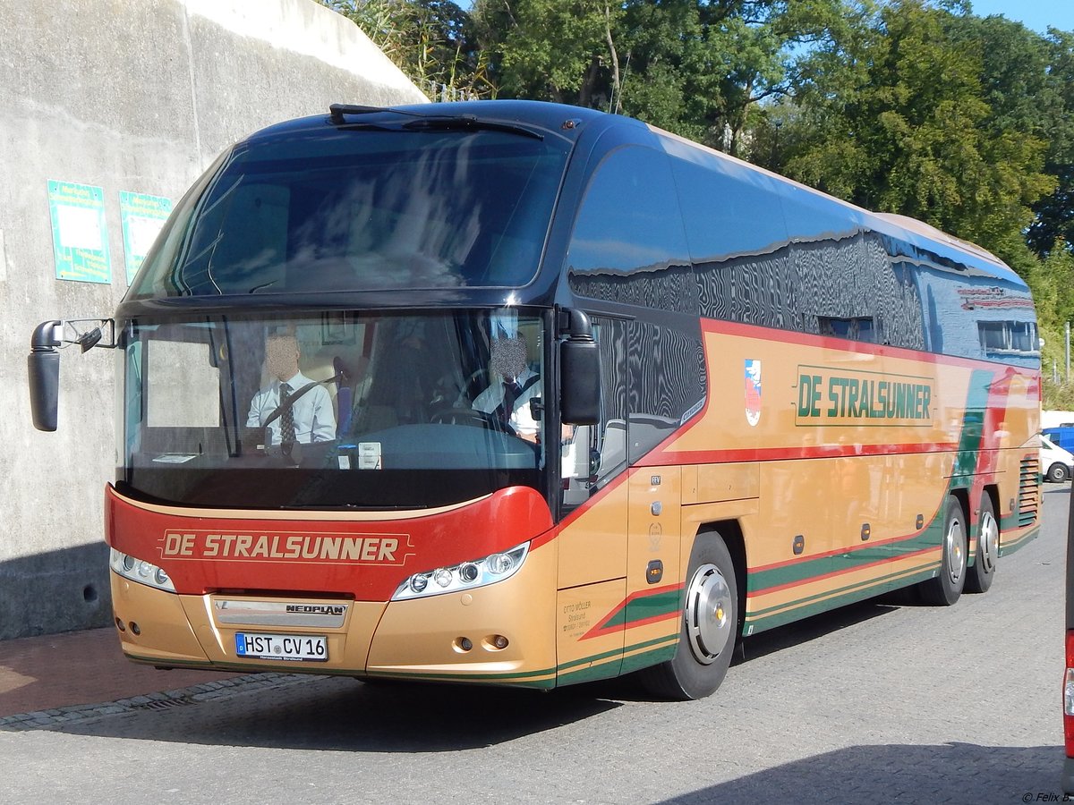 Neoplan Cityliner von De Stralsunner aus Deutschland im Stadthafen Sassnitz. 