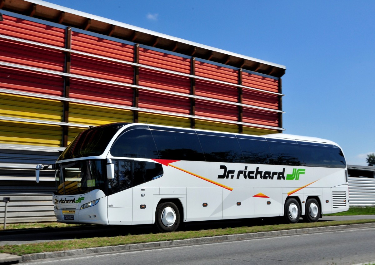 Neoplan Cityliner von Dr. Richard aus Wien am 20.Mai 2014 in Krems unterwegs.