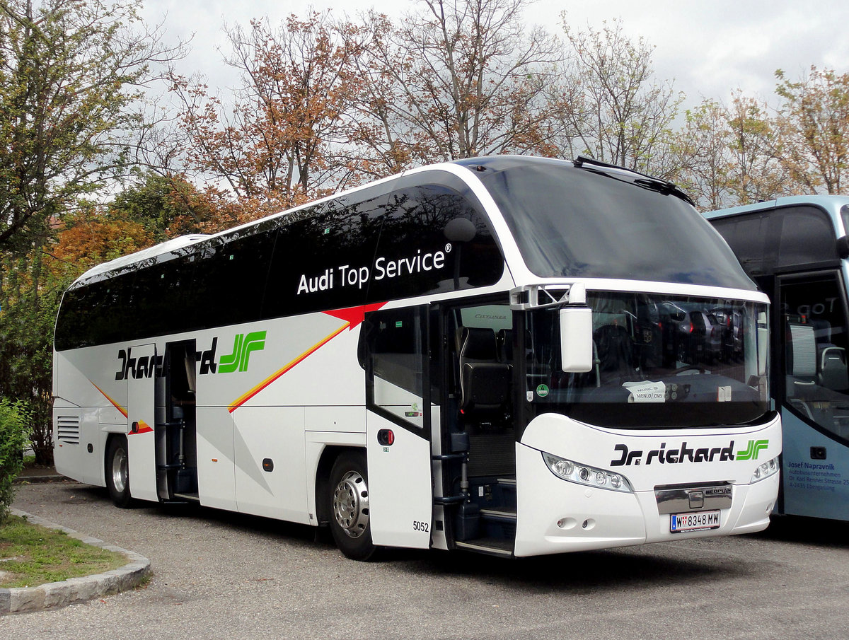 Neoplan Cityliner von Dr. Richard aus Wien in Krems gesehen.