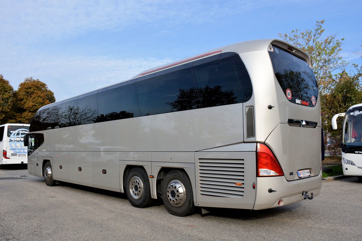 Neoplan Cityliner von Dr. Richard Reisen aus Wien in Krems gesehen.