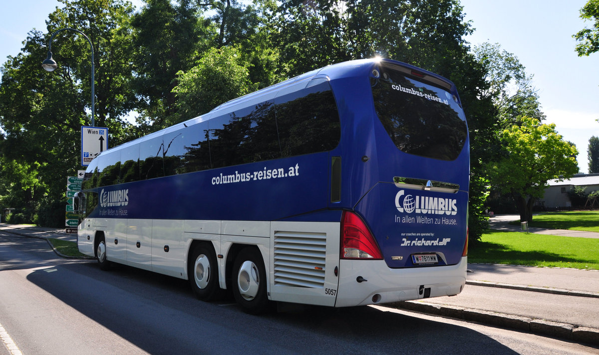 Neoplan Cityliner von Dr. Richard Reisen aus Wien in Krems gesehen.