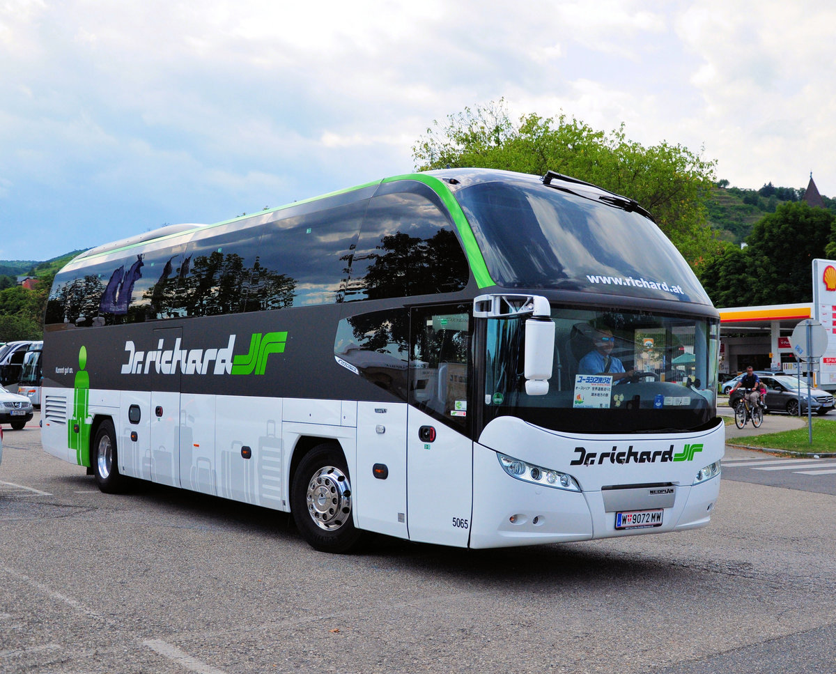 Neoplan Cityliner von Dr. Richard Reisen aus Wien in Krems gesehen.