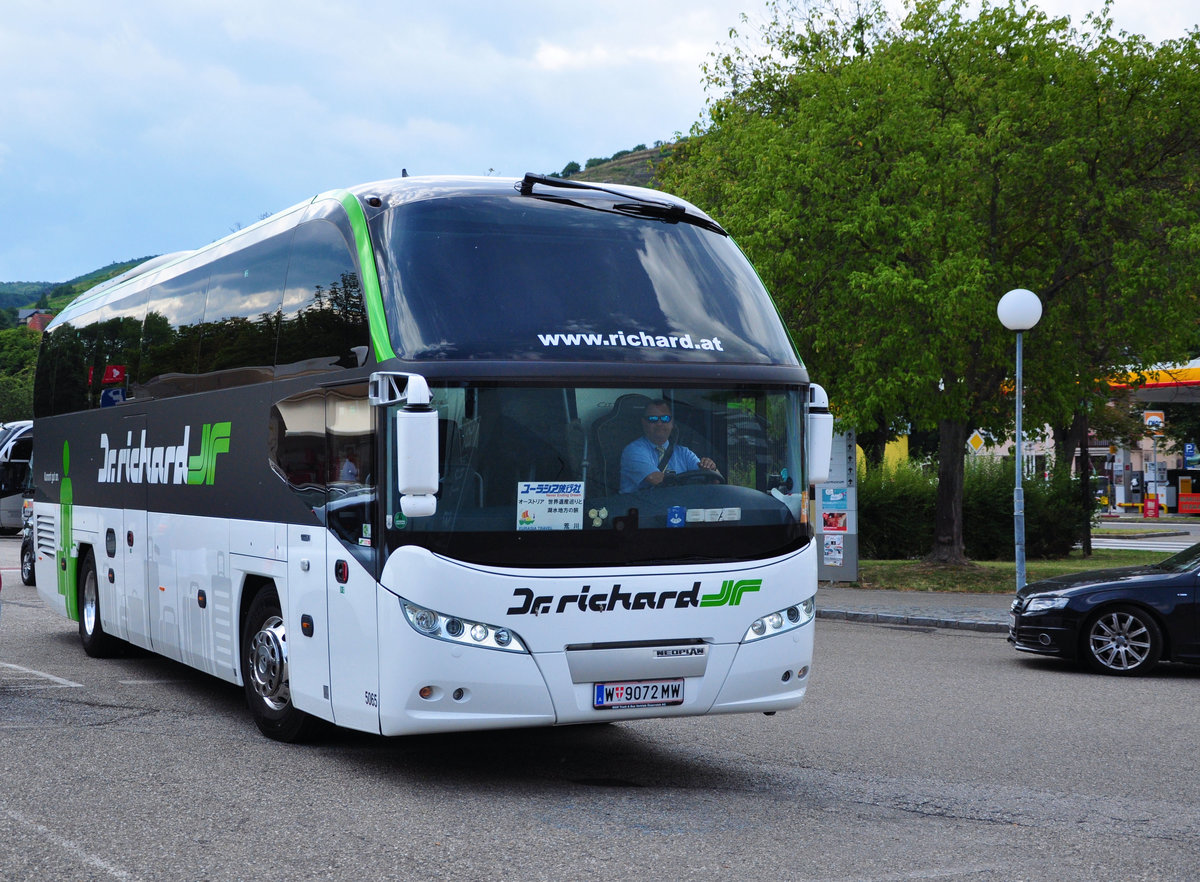 Neoplan Cityliner von Dr. Richard Reisen aus Wien in Krems gesehen.