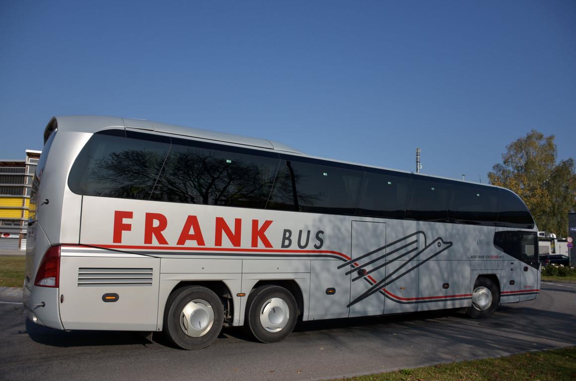 Neoplan Cityliner von FRANK Reisen aus Niedersterreich Okt. 2017 in Krems.