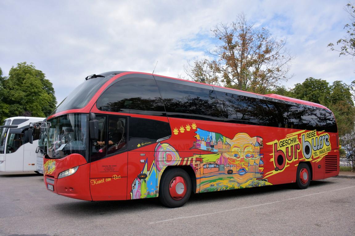 Neoplan Cityliner von Geschw. Bur Reisebusse aus der BRD 2017 in Krems.