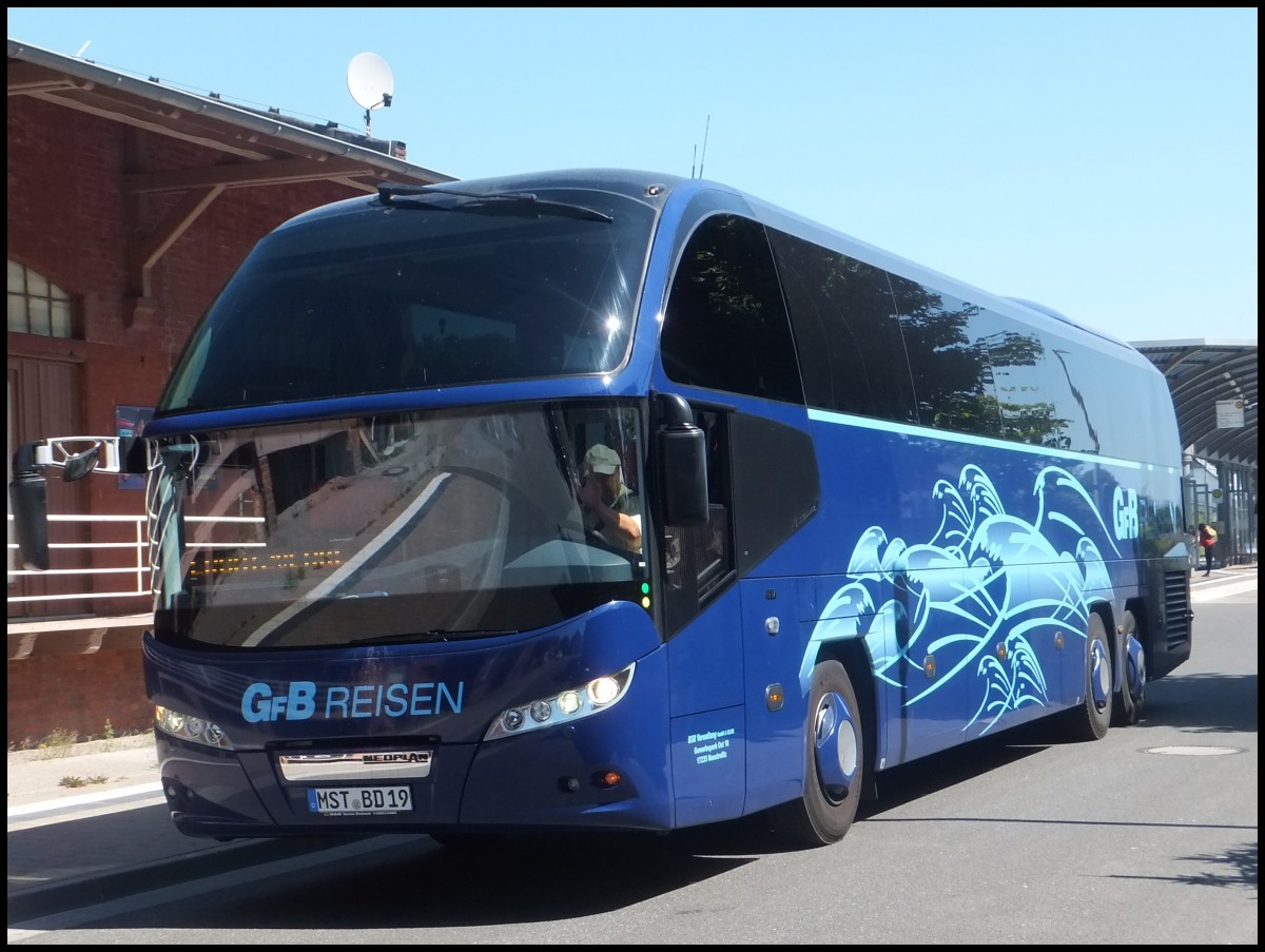 Neoplan Cityliner von GFB-Reisen aus Deutschland in Sassnitz. Gru an den netten Fahrer!