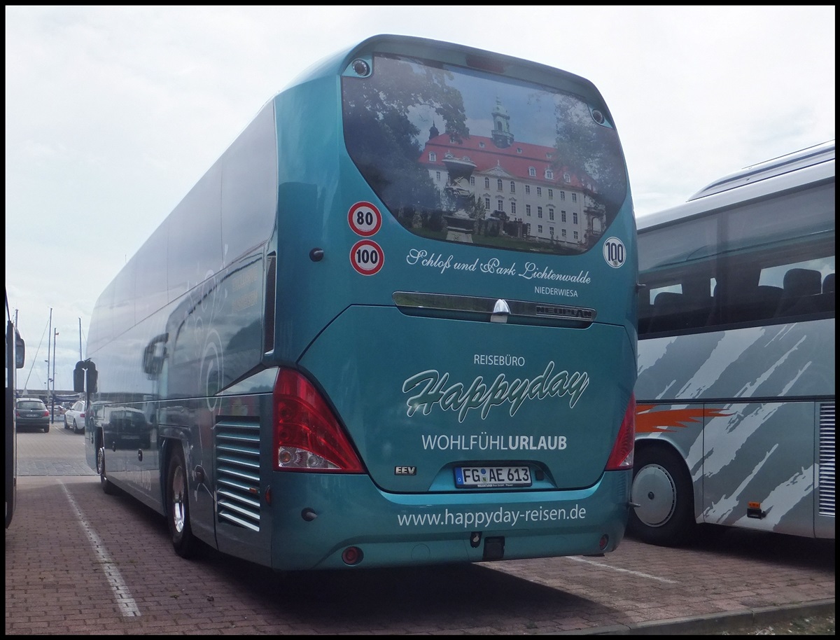 Neoplan Cityliner von Happyday aus Deutschland im Stadthafen Sassnitz.